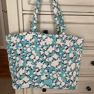 Vera Bradley Ultralight Tote in Cut Vines Cool Pattern.